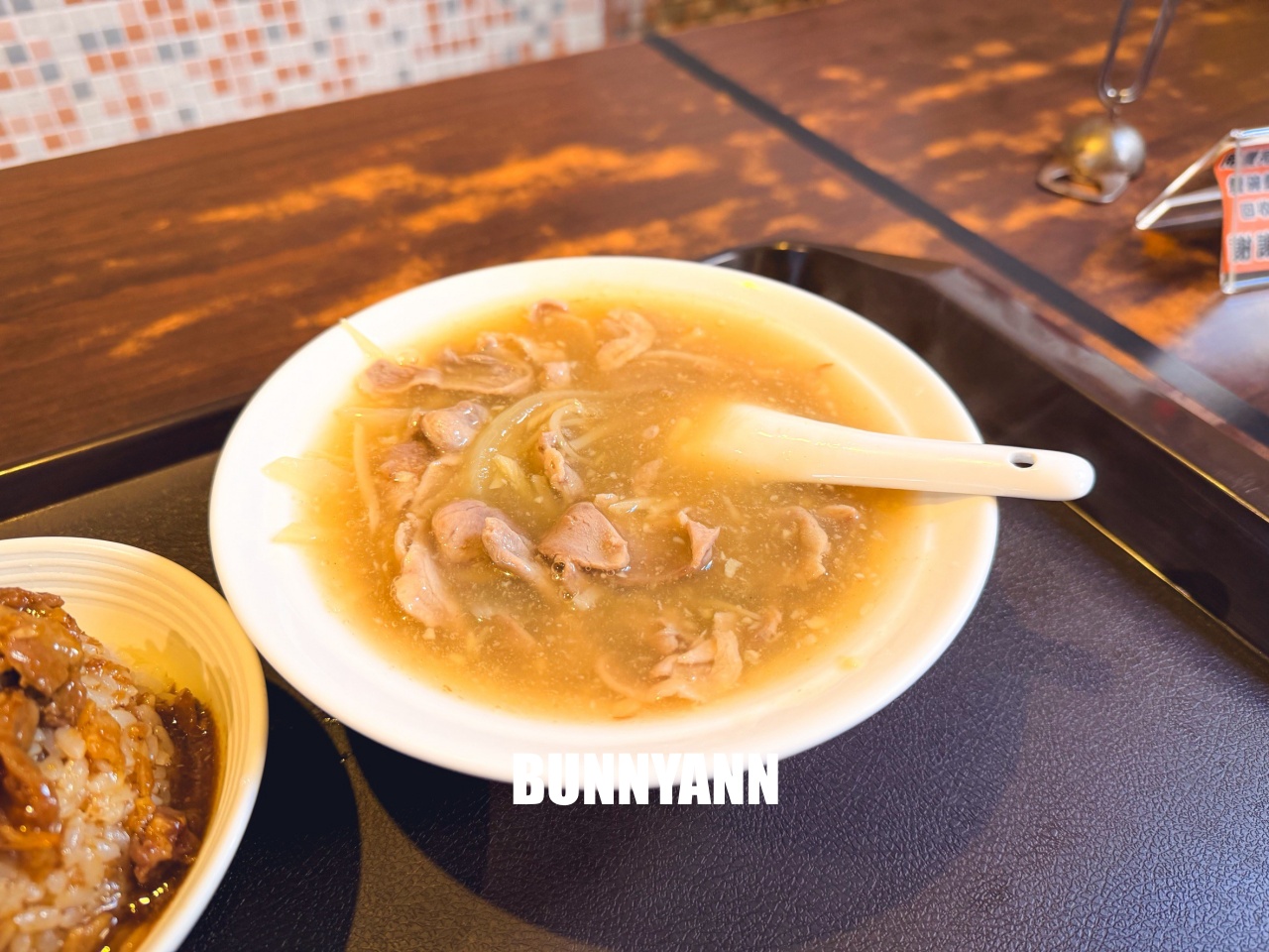 新店美食推薦【北鴨鴨肉羹】光明街最強鴨肉飯,奧運選手也愛吃這一味 新店美食推薦【北鴨鴨肉羹】光明街最強鴨肉飯,奧運選手也愛吃這一味