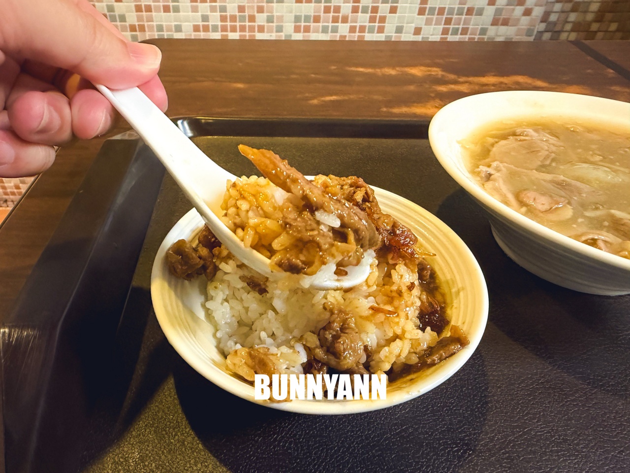 新店美食推薦【北鴨鴨肉羹】光明街最強鴨肉飯,奧運選手也愛吃這一味 新店美食推薦【北鴨鴨肉羹】光明街最強鴨肉飯,奧運選手也愛吃這一味
