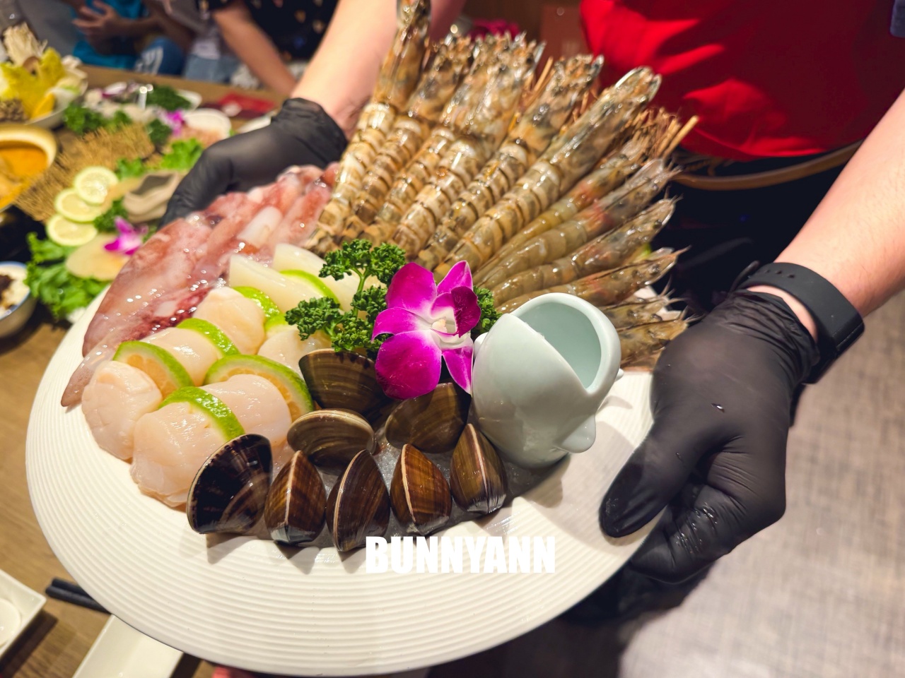 台北信義區美食「君曜雞湯」，被譽為雞湯界的LV！濃郁金黃湯頭超銷魂，包廂聚餐推薦