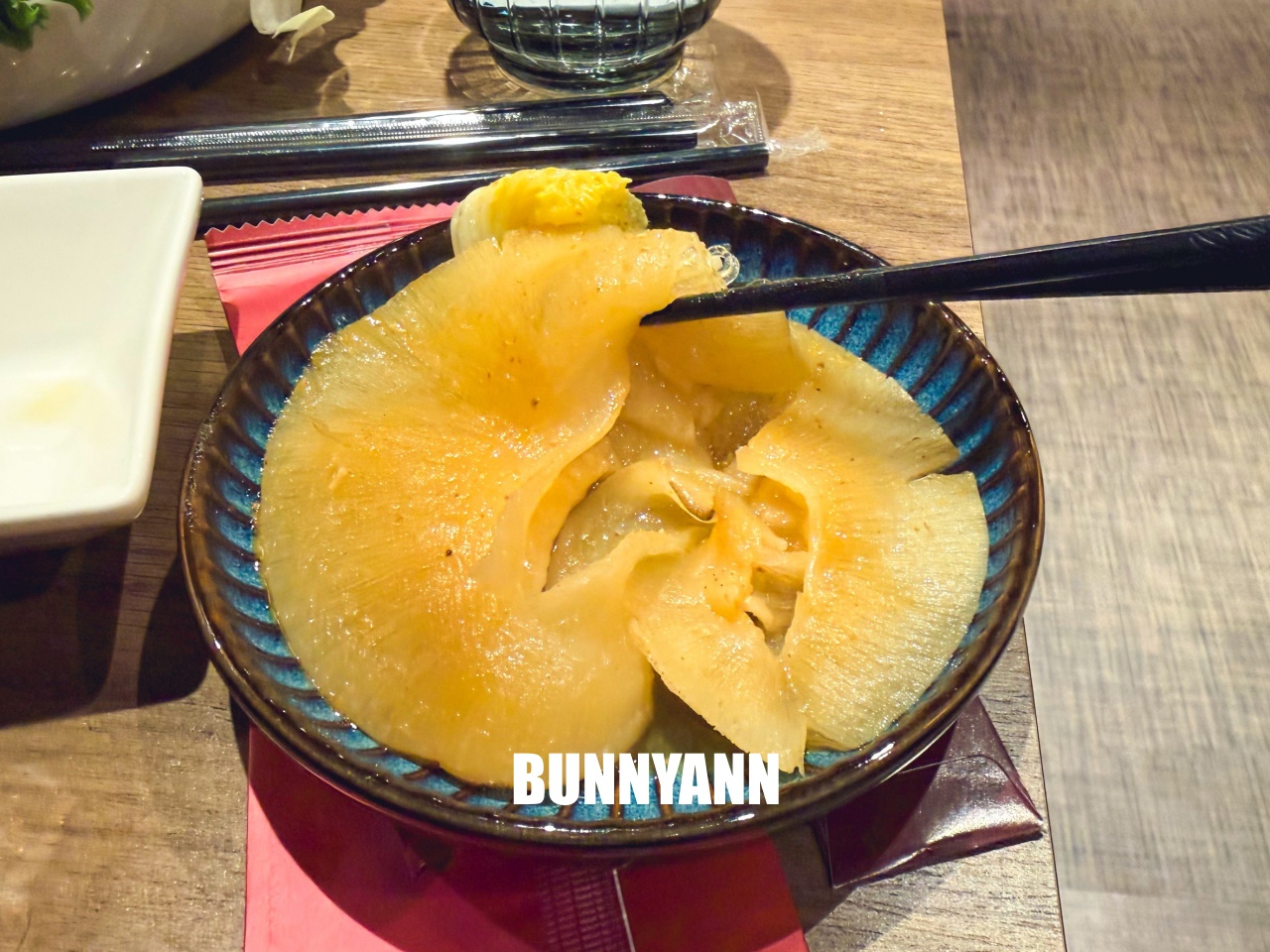 台北信義區美食「君曜雞湯」，被譽為雞湯界的LV！濃郁金黃湯頭超銷魂，包廂聚餐推薦