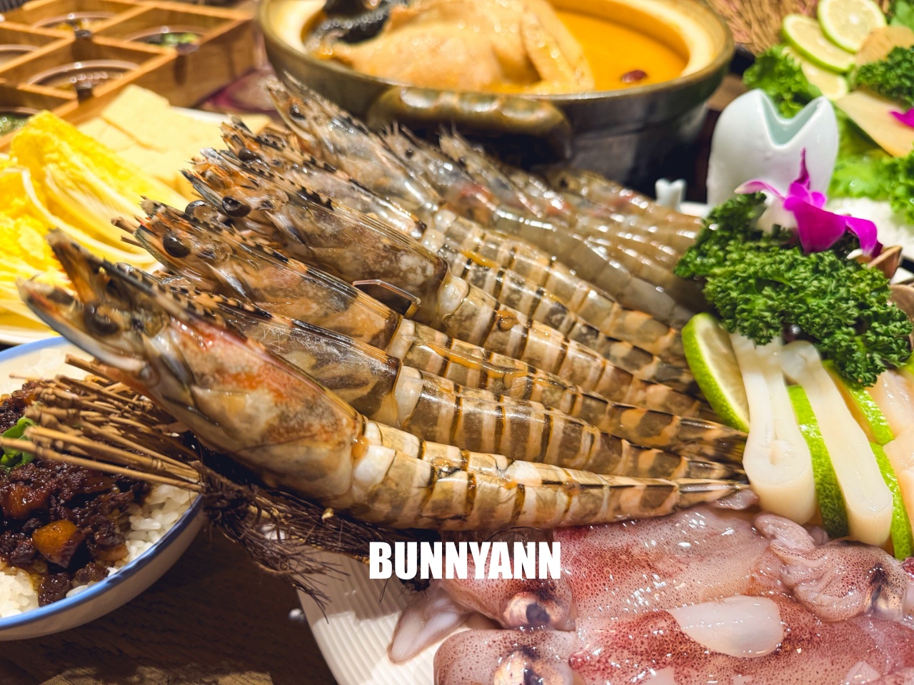 台北信義區美食「君曜雞湯」，被譽為雞湯界的LV！濃郁金黃湯頭超銷魂，包廂聚餐推薦