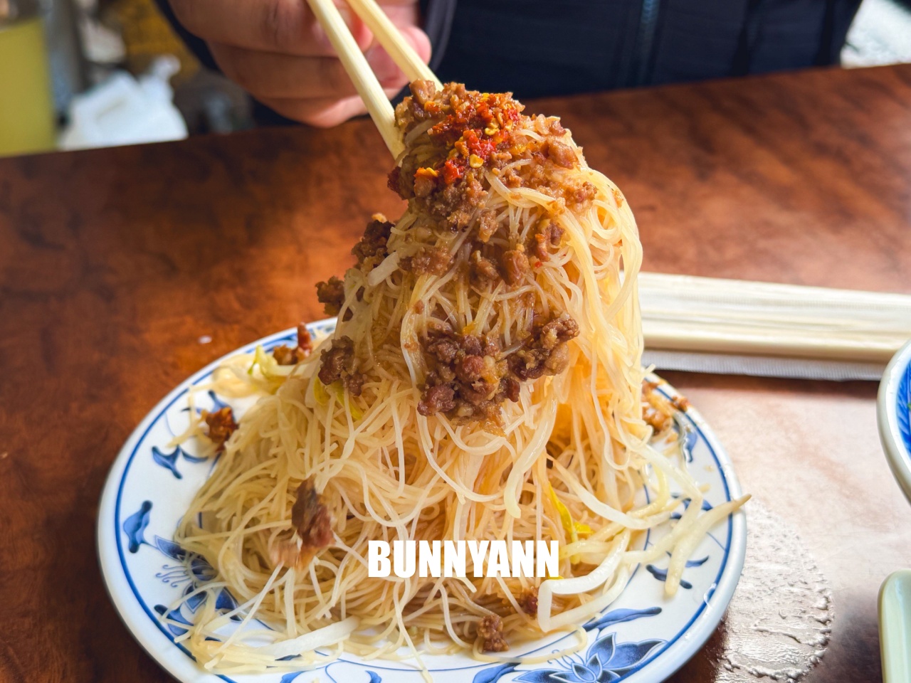 萬華美食【正老牌魷魚平】西門町飄香一甲子老店，必點魷魚羹配炒米粉超強組合！