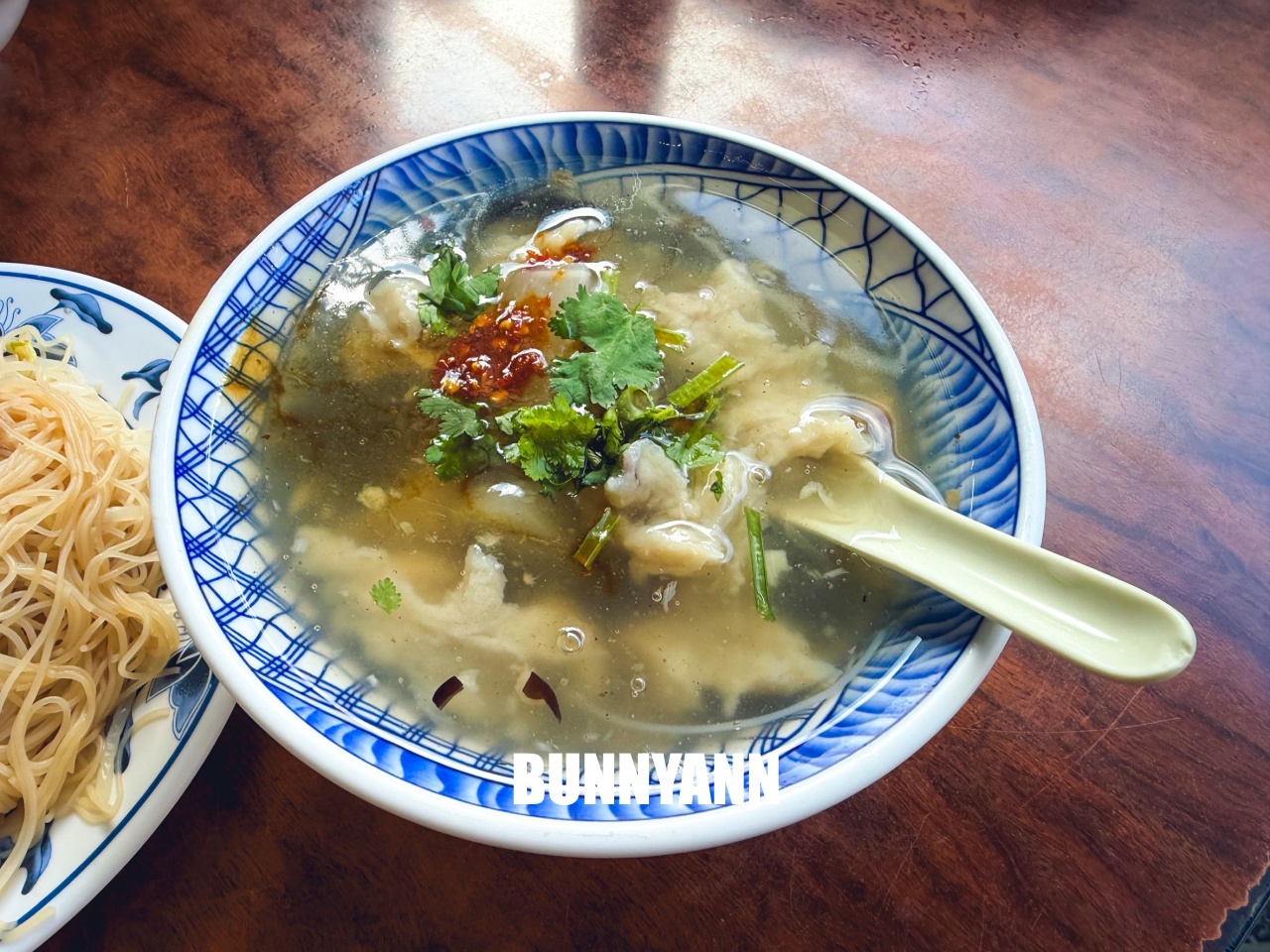 萬華美食【正老牌魷魚平】西門町飄香一甲子老店，必點魷魚羹配炒米粉超強組合！