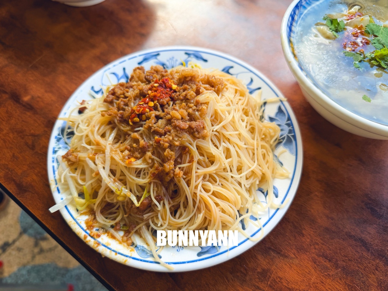 萬華美食【正老牌魷魚平】西門町飄香一甲子老店，必點魷魚羹配炒米粉超強組合！