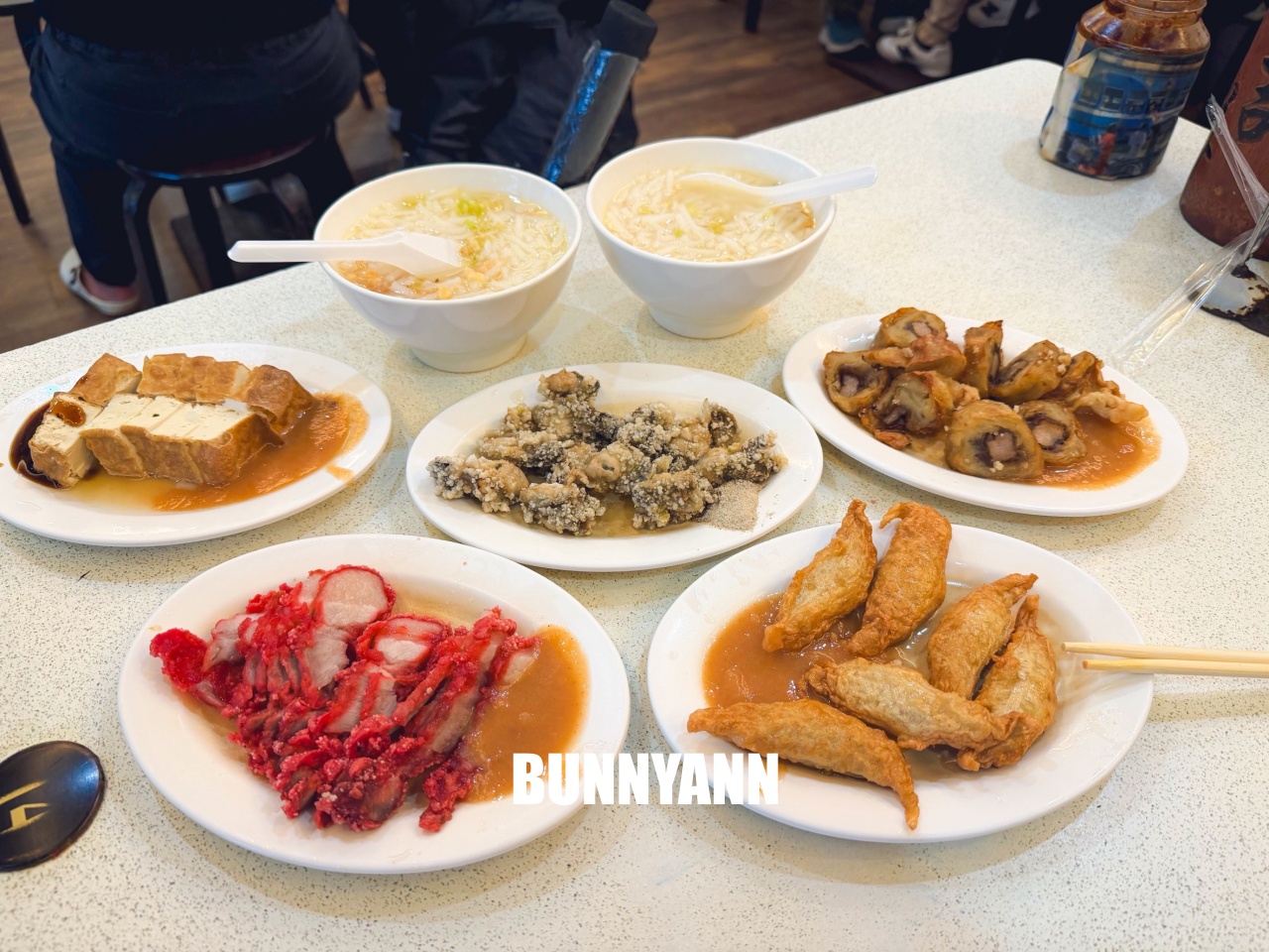 汐止美食【汐止街仔內米粉湯】隱藏版巷弄美味，紅燒肉堆成小山，CP值超高的人氣在地小吃！