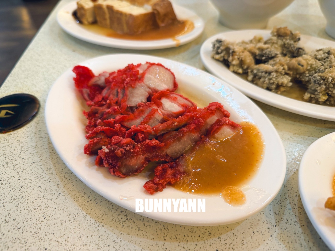 汐止美食【汐止街仔內米粉湯】隱藏版巷弄美味，紅燒肉堆成小山，CP值超高的人氣在地小吃！