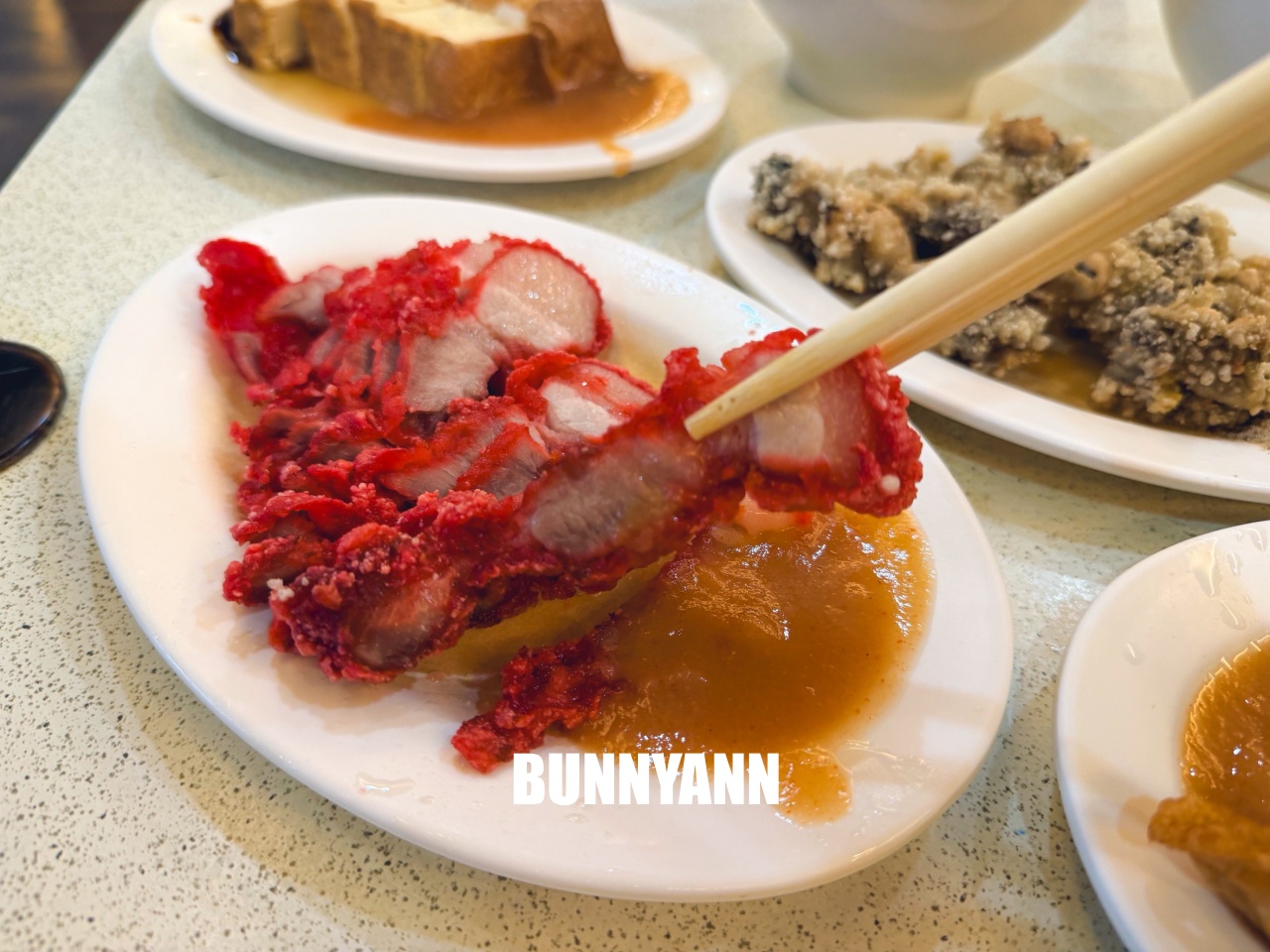 汐止美食【汐止街仔內米粉湯】隱藏版巷弄美味，紅燒肉堆成小山，CP值超高的人氣在地小吃！