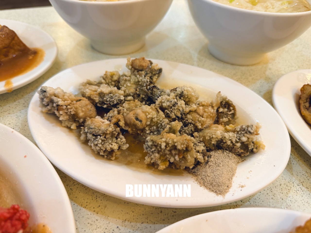 汐止美食【汐止街仔內米粉湯】隱藏版巷弄美味，紅燒肉堆成小山，CP值超高的人氣在地小吃！