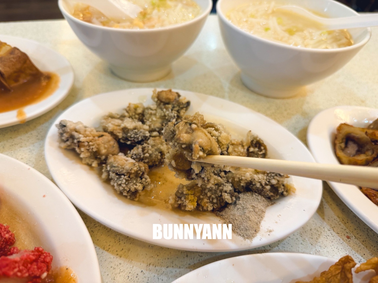 汐止美食【汐止街仔內米粉湯】隱藏版巷弄美味，紅燒肉堆成小山，CP值超高的人氣在地小吃！