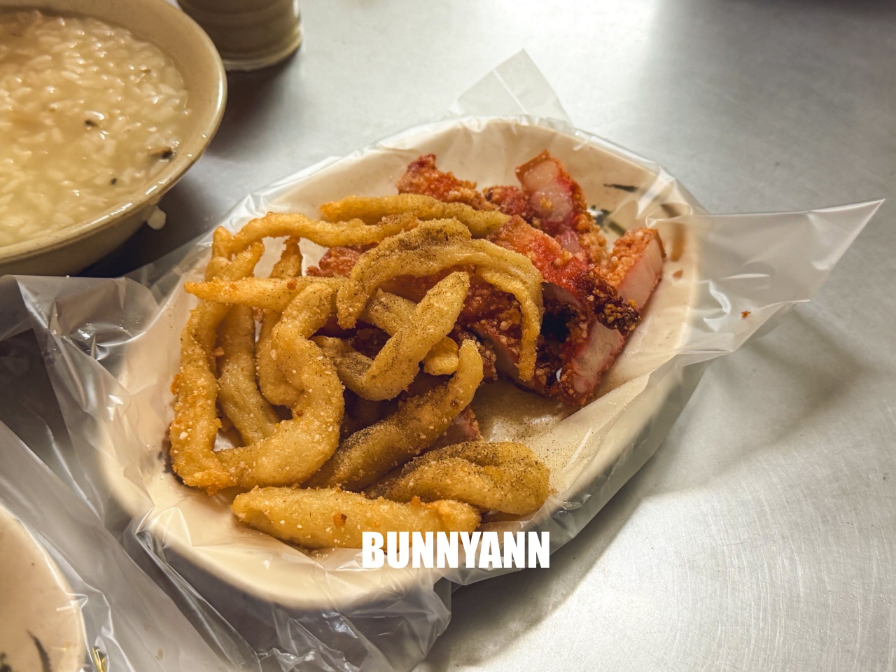 汐止美食【汐止車頭鹹粥】60年老字號宵夜場,暖心鹹粥只要30元,必點紅燒肉配辣蘿蔔太銷魂! 汐止美食【汐止車頭鹹粥】60年老字號宵夜場,暖心鹹粥只要30元,必點紅燒肉配辣蘿蔔太銷魂!