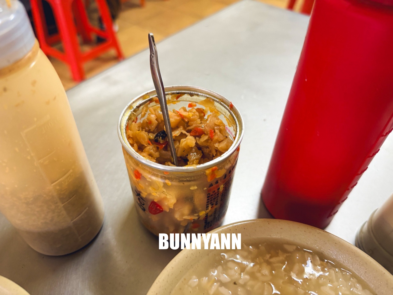 汐止美食【汐止車頭鹹粥】60年老字號宵夜場,暖心鹹粥只要30元,必點紅燒肉配辣蘿蔔太銷魂! 汐止美食【汐止車頭鹹粥】60年老字號宵夜場,暖心鹹粥只要30元,必點紅燒肉配辣蘿蔔太銷魂!