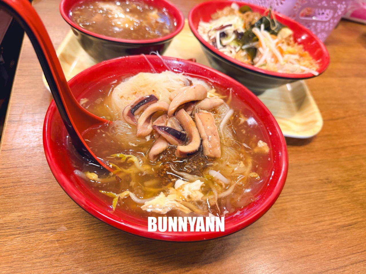 汐止美食海龍王魷魚羹，超好喝柴魚湯頭，脆口生魷魚配上蛋花太銷魂，在地人推薦必吃！