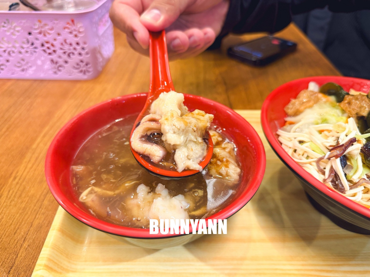 汐止美食海龍王魷魚羹，超好喝柴魚湯頭，脆口生魷魚配上蛋花太銷魂，在地人推薦必吃！