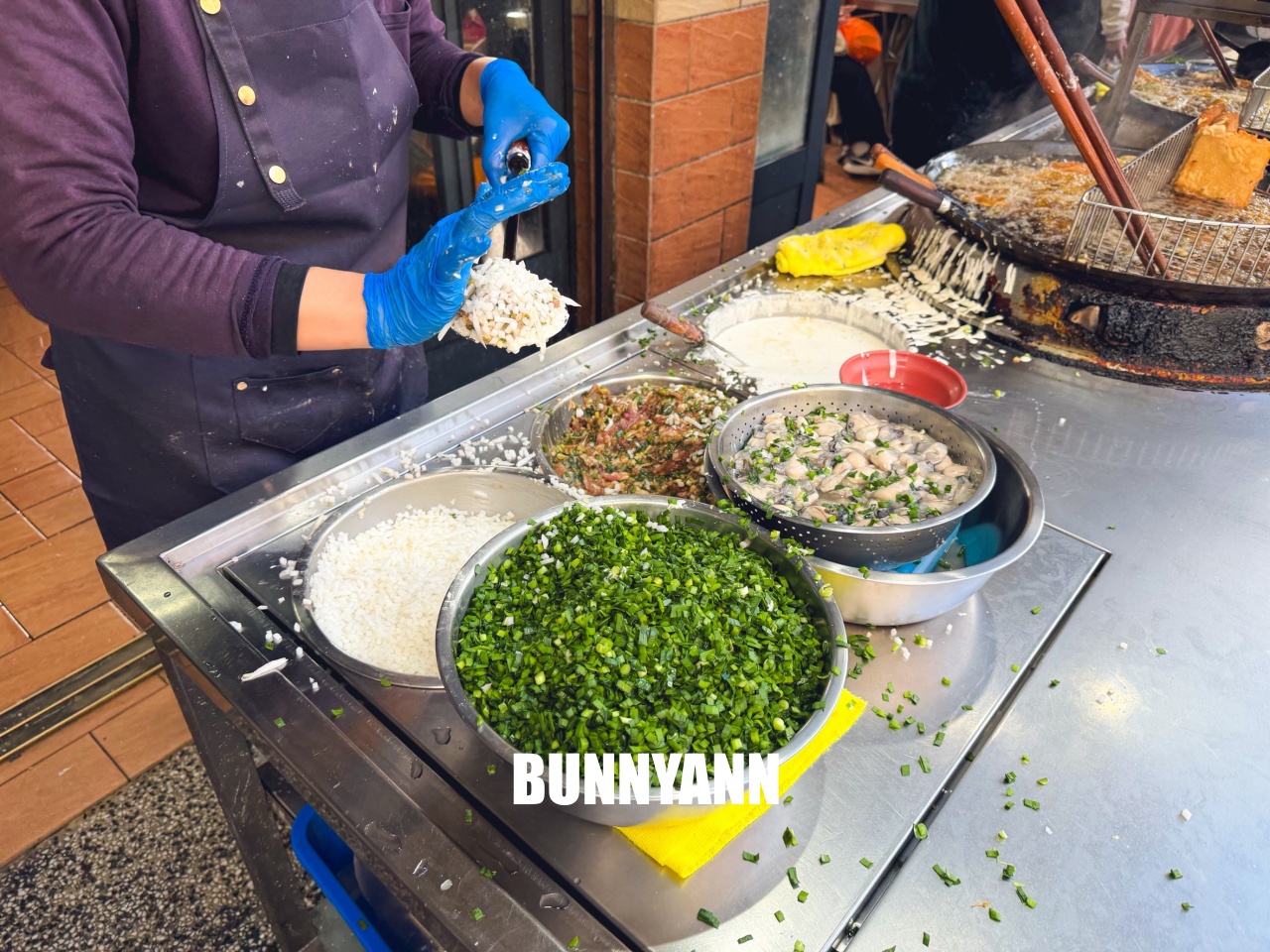 清水美食「清水白燒炸粿」傳承百年的在地滋味，現炸肉炸、蚵炸香脆多汁超欠吃！