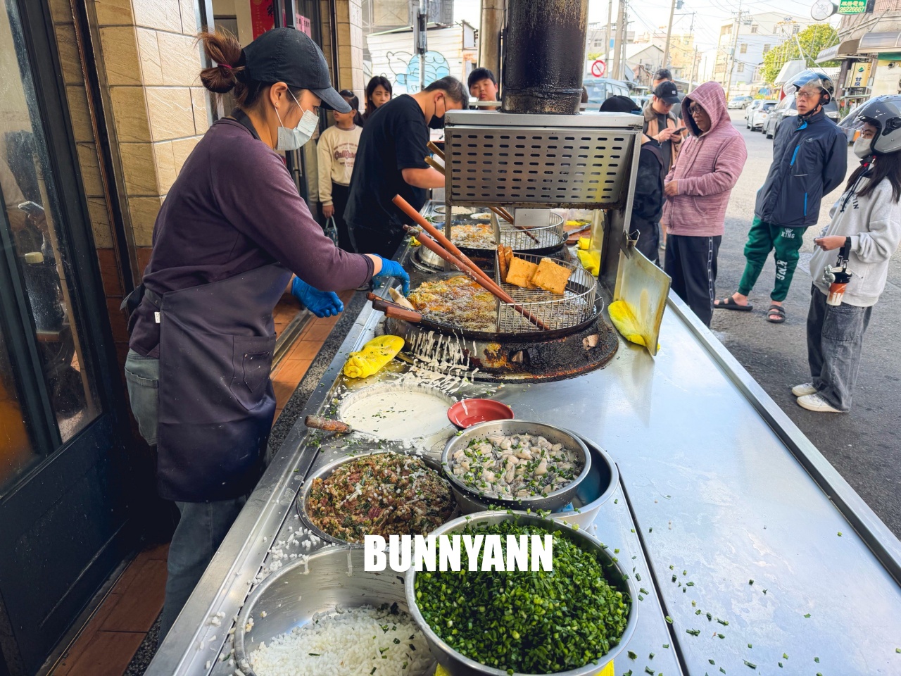 清水美食「清水白燒炸粿」傳承百年的在地滋味，現炸肉炸、蚵炸香脆多汁超欠吃！