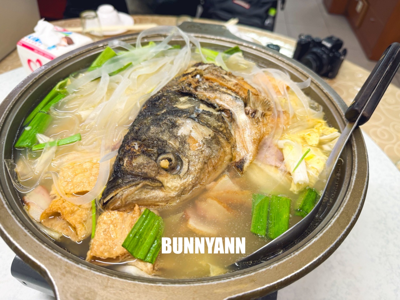 台北美食【湘鼎坊】經國先生御廚操刀！超狂砂鍋魚頭750元吃到撐，熱炒CP值高到嚇人。