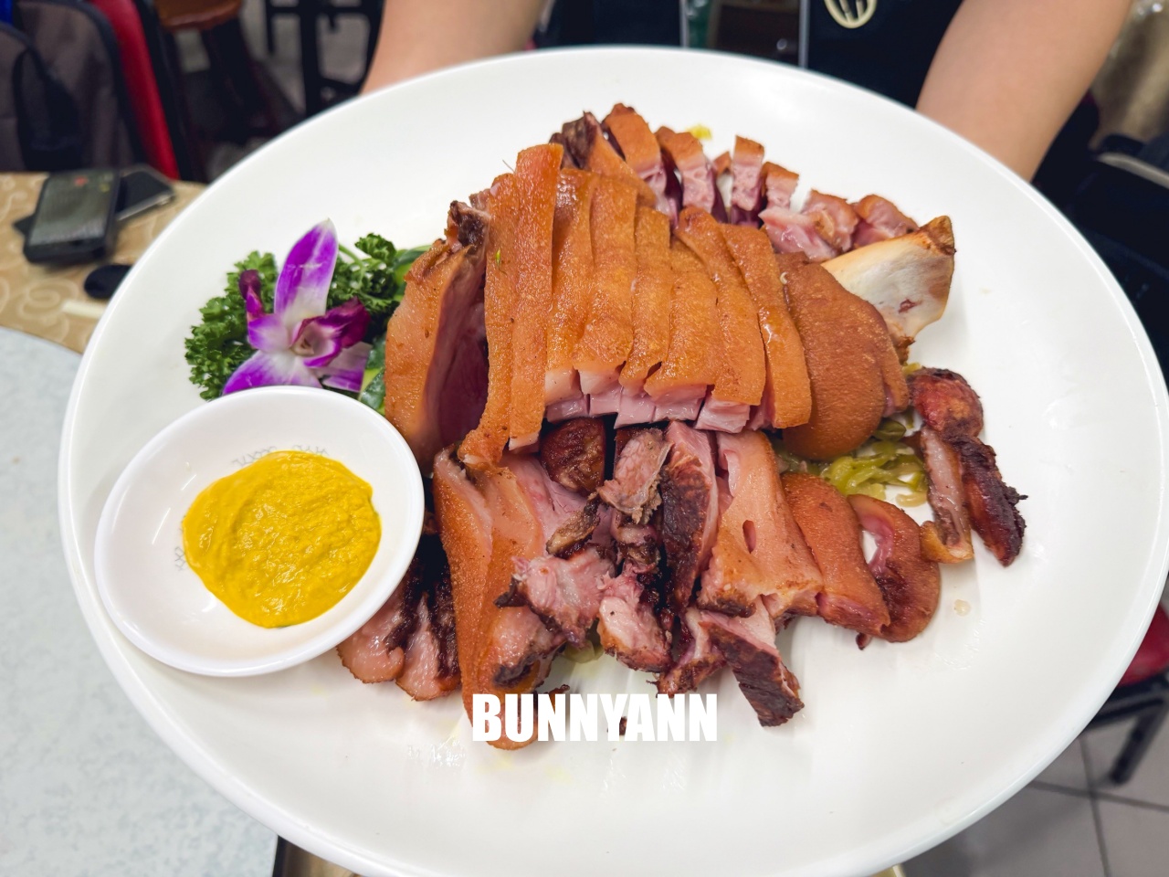 台北美食【湘鼎坊】經國先生御廚操刀！超狂砂鍋魚頭750元吃到撐，熱炒CP值高到嚇人。