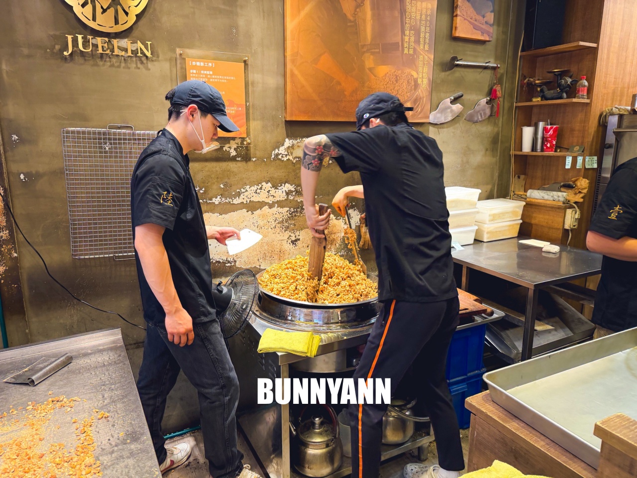 台北迪化街最強伴手禮!「爵林堅果坊」現炒花生糖酥脆不黏牙,試吃大方送,買到手軟才甘心! 台北迪化街最強伴手禮!「爵林堅果坊」現炒花生糖酥脆不黏牙,試吃大方送,買到手軟才甘心!