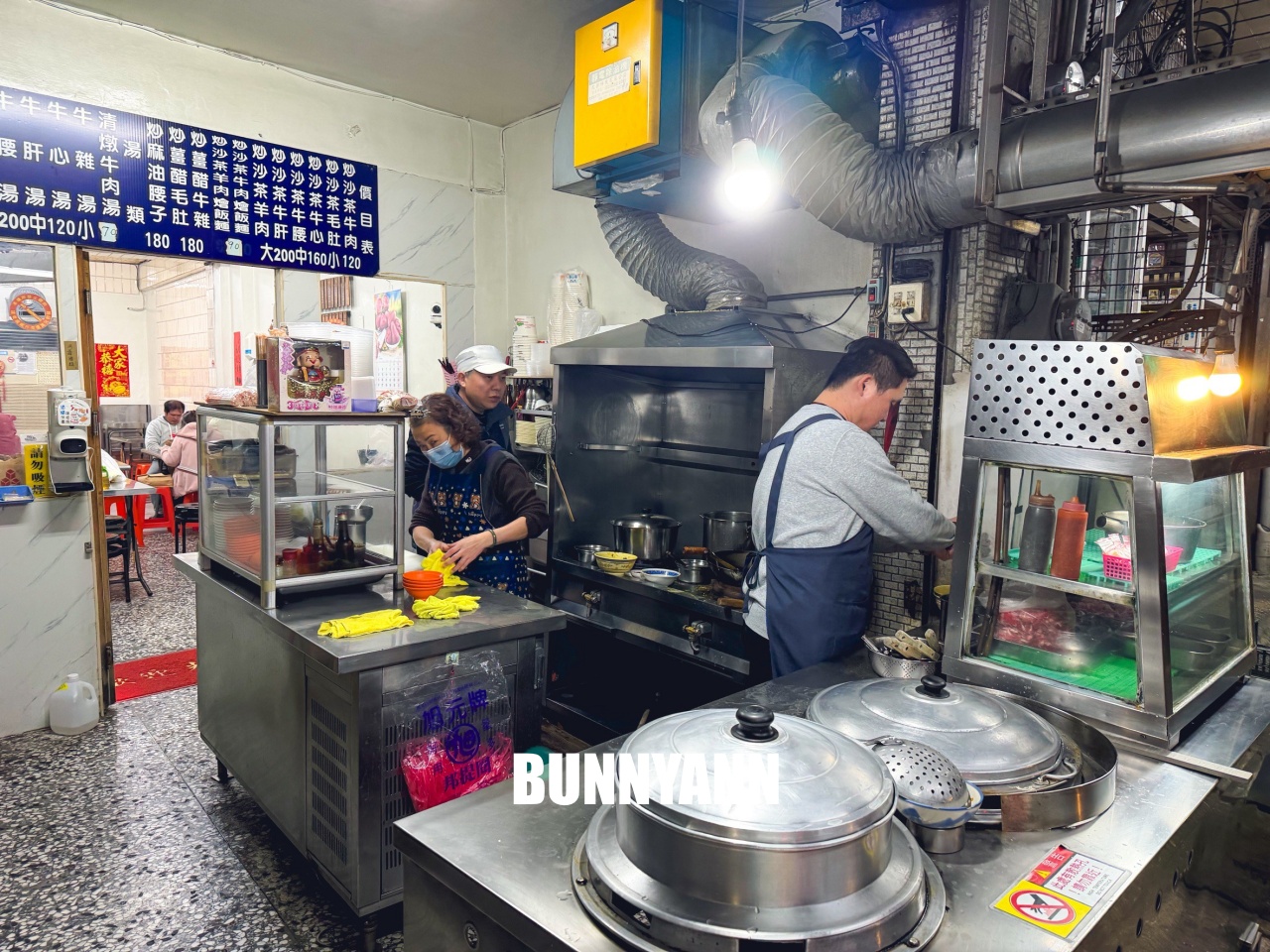 基隆美食【牛肉德沙茶炒牛肉】在地人激推的咖哩沙茶香,清燉牛雜湯料多實在超好喝! 基隆美食【牛肉德沙茶炒牛肉】在地人激推的咖哩沙茶香,清燉牛雜湯料多實在超好喝!