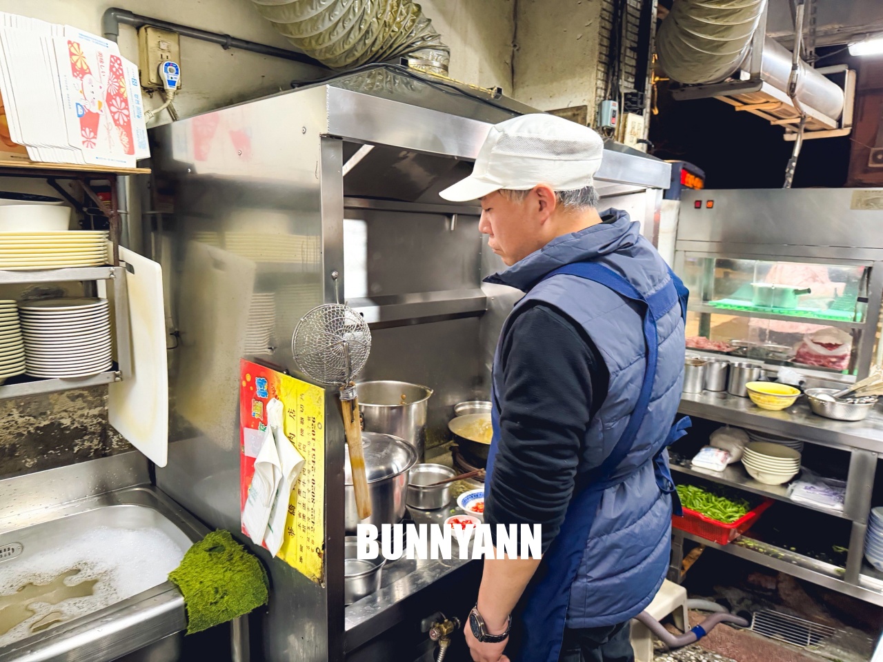 基隆美食【牛肉德沙茶炒牛肉】在地人激推的咖哩沙茶香，清燉牛雜湯料多實在超好喝！