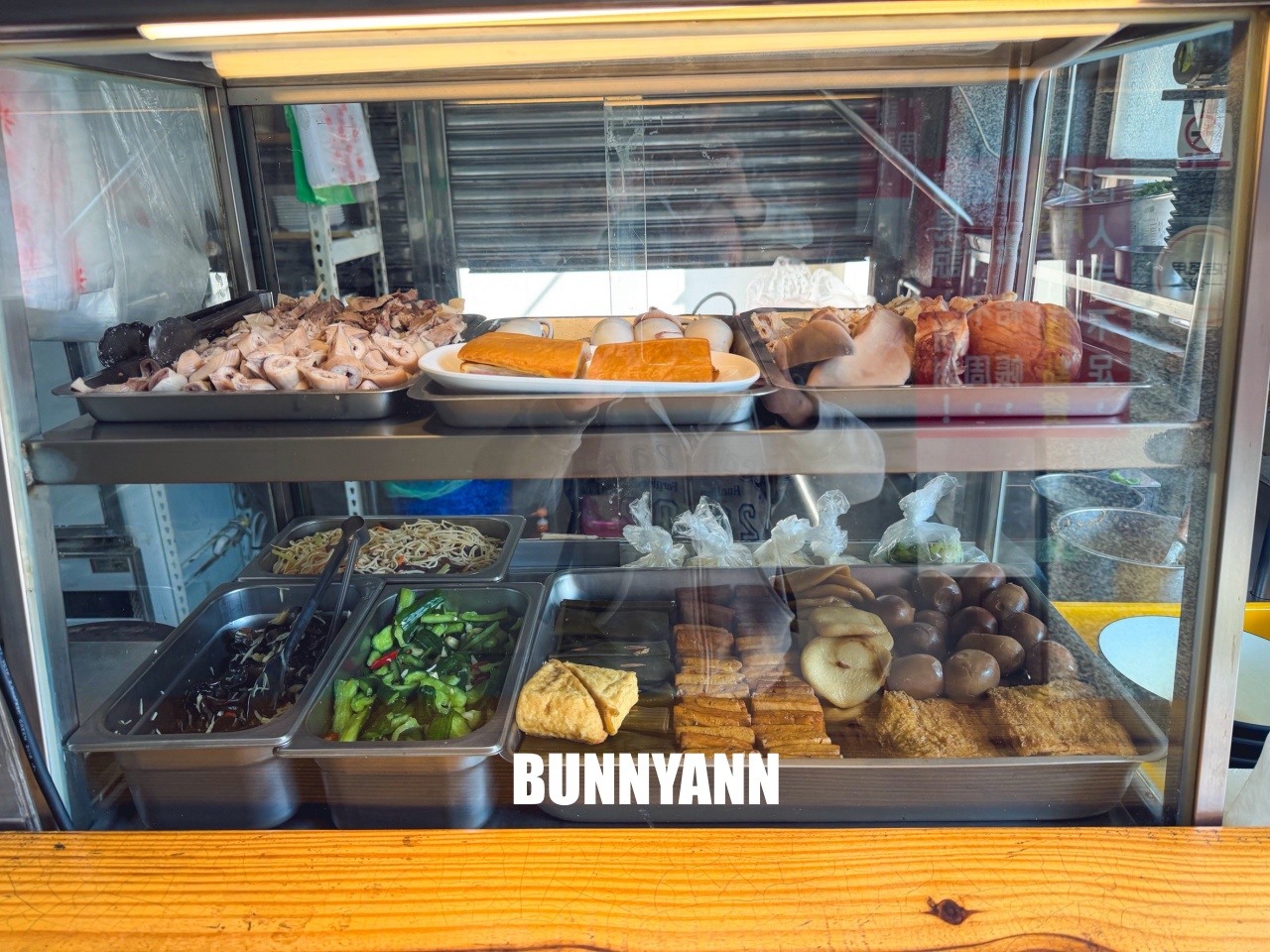 新竹美食「竹蓮什錦麵」，超大碗古早味什錦麵，在地人推爆的排隊老店，必點酥脆炸肉！