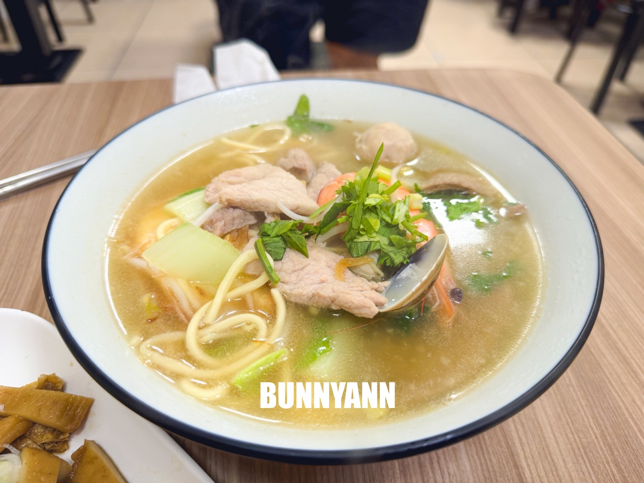 新竹美食「竹蓮什錦麵」,超大碗古早味什錦麵,在地人推爆的排隊老店,必點酥脆炸肉! 新竹美食「竹蓮什錦麵」,超大碗古早味什錦麵,在地人推爆的排隊老店,必點酥脆炸肉!