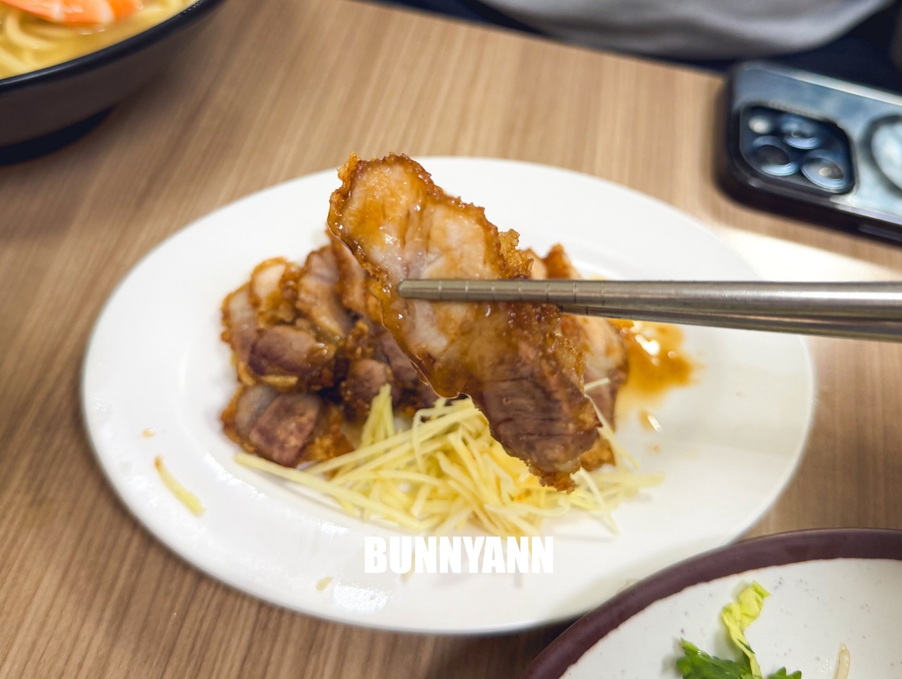 新竹美食「竹蓮什錦麵」,超大碗古早味什錦麵,在地人推爆的排隊老店,必點酥脆炸肉! 新竹美食「竹蓮什錦麵」,超大碗古早味什錦麵,在地人推爆的排隊老店,必點酥脆炸肉!