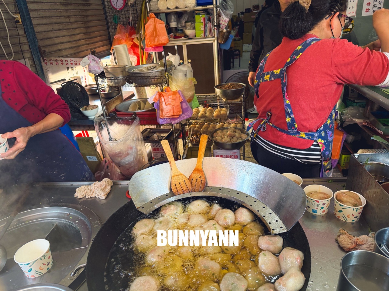 新竹美食竹蓮肉圓，西大路上的排隊老店，兩粒50元皮Q肉餡香，配上一碗貢丸湯超滿足！