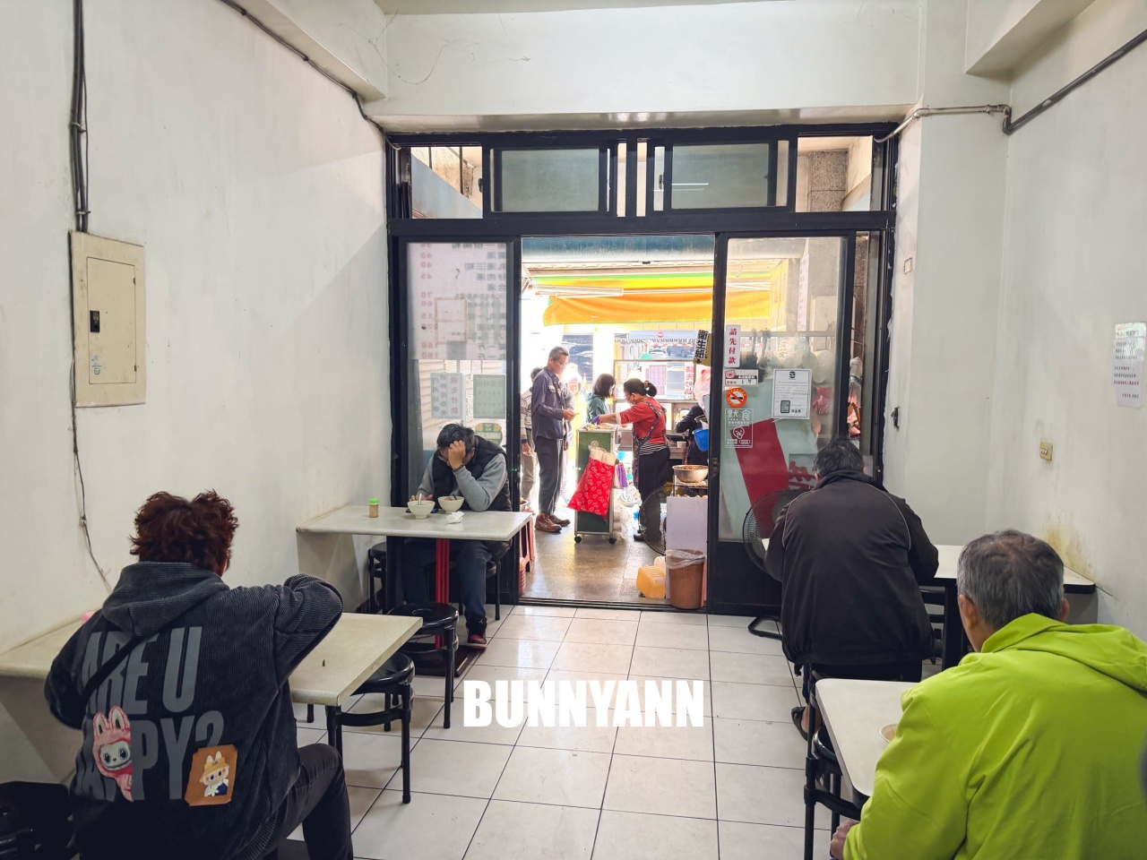 新竹美食竹蓮肉圓，西大路上的排隊老店，兩粒50元皮Q肉餡香，配上一碗貢丸湯超滿足！