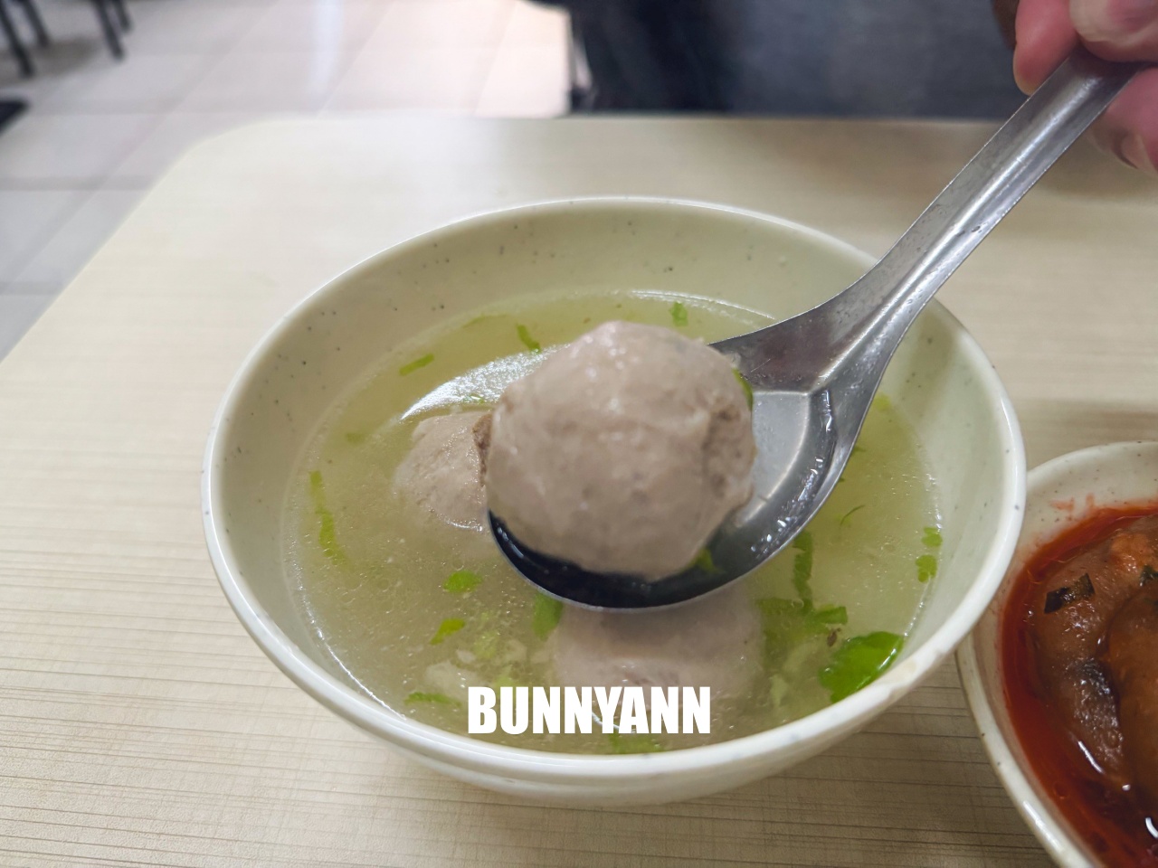 新竹美食竹蓮肉圓，西大路上的排隊老店，兩粒50元皮Q肉餡香，配上一碗貢丸湯超滿足！