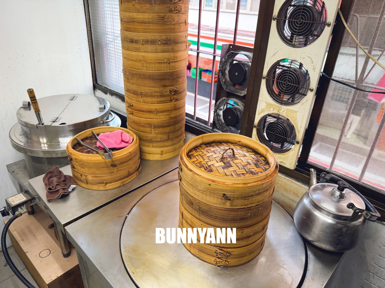 台北美食【發哥筍湯包】巷弄民宅二樓的隱藏版湯包，筍包鮮甜嫩口，酸辣湯料超多！