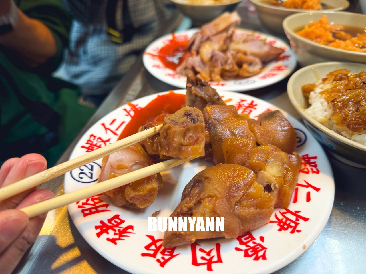 基隆美食【基隆廟口22號蝦仁羹豬腳】必吃人氣老攤，Q彈又入味的豬腳太銷魂！