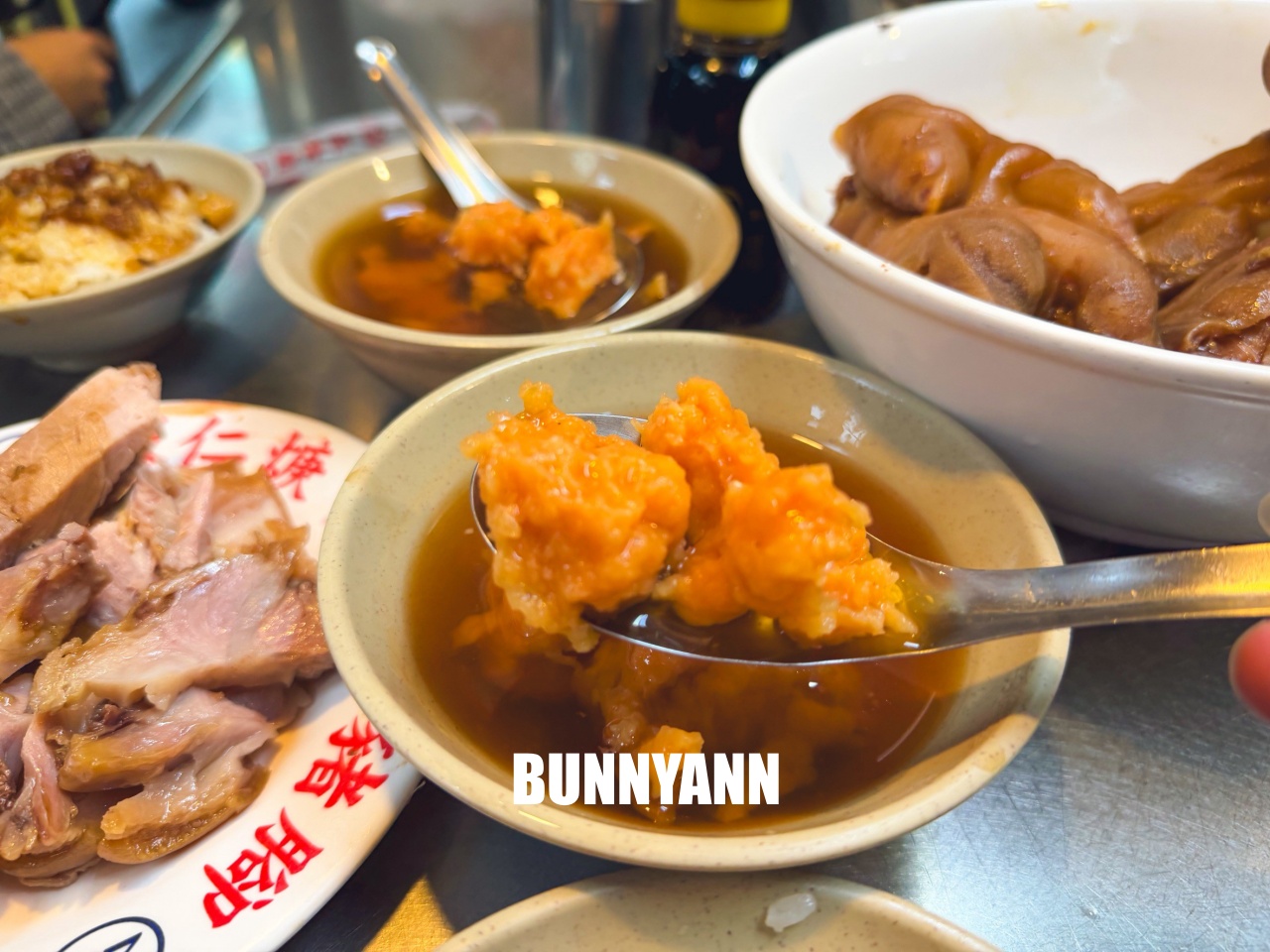 基隆美食【基隆廟口22號蝦仁羹豬腳】必吃人氣老攤，Q彈又入味的豬腳太銷魂！