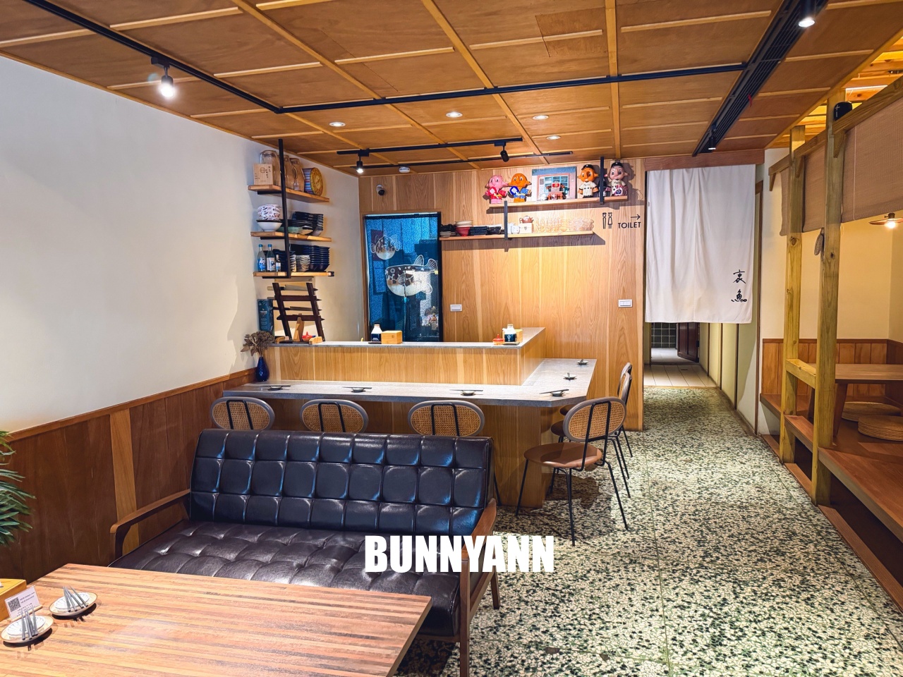 新北美食》終於衷魚，新莊巷弄內超人氣日式丼飯，滿滿生魚片太犯規，濃厚昭和復古風情！