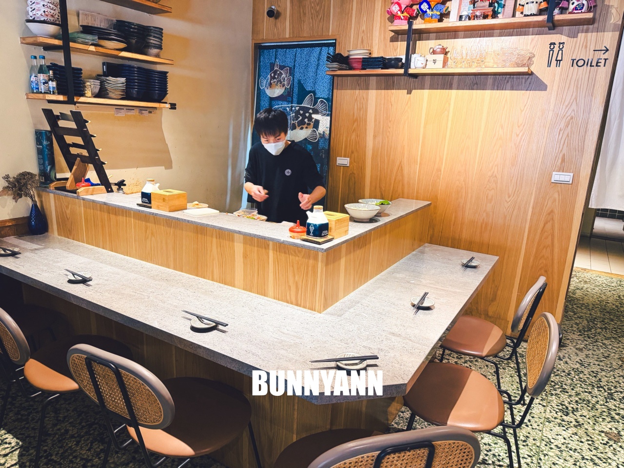 新北美食》終於衷魚，新莊巷弄內超人氣日式丼飯，滿滿生魚片太犯規，濃厚昭和復古風情！