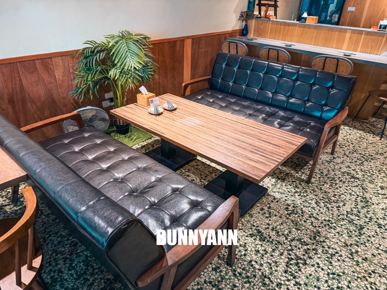 新北美食》終於衷魚，新莊巷弄內超人氣日式丼飯，滿滿生魚片太犯規，濃厚昭和復古風情！