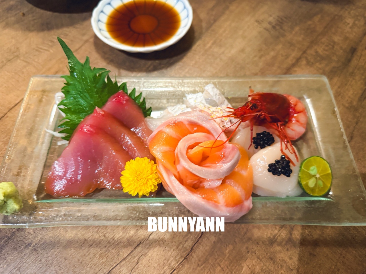 新北美食》終於衷魚，新莊巷弄內超人氣日式丼飯，滿滿生魚片太犯規，濃厚昭和復古風情！