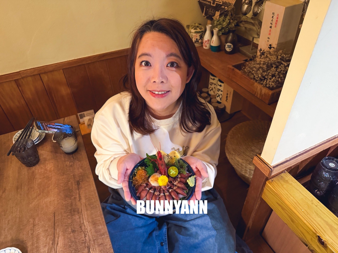 新北美食》終於衷魚，新莊巷弄內超人氣日式丼飯，滿滿生魚片太犯規，濃厚昭和復古風情！