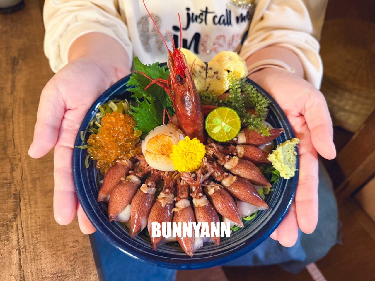 新北美食》終於衷魚，新莊巷弄內超人氣日式丼飯，滿滿生魚片太犯規，濃厚昭和復古風情！