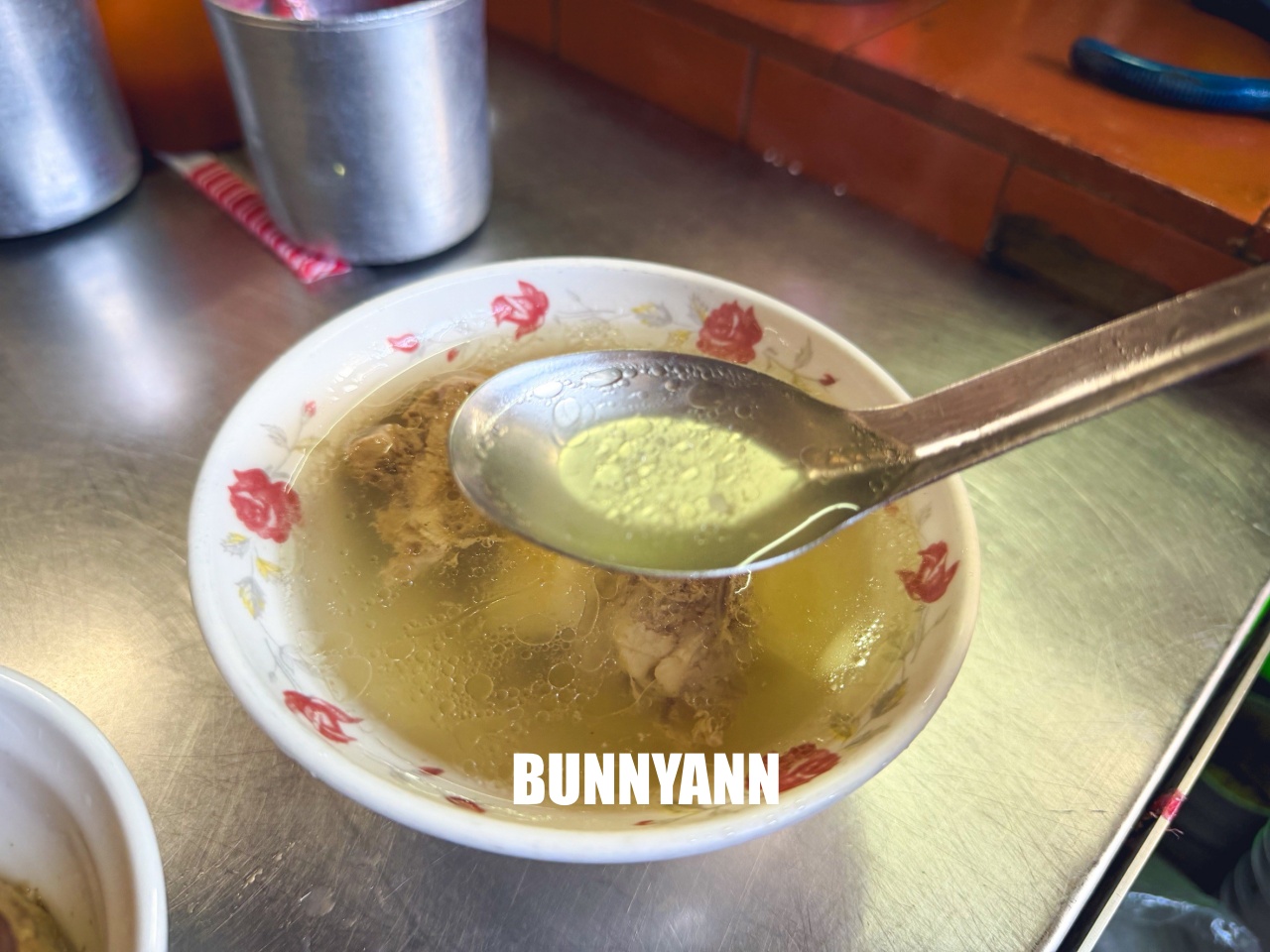 嘉義美食【袁家筒仔米糕排骨酥】東市場內必吃70年老店,現炸排骨酥湯CP值爆表! 嘉義美食【袁家筒仔米糕排骨酥】東市場內必吃70年老店,現炸排骨酥湯CP值爆表!