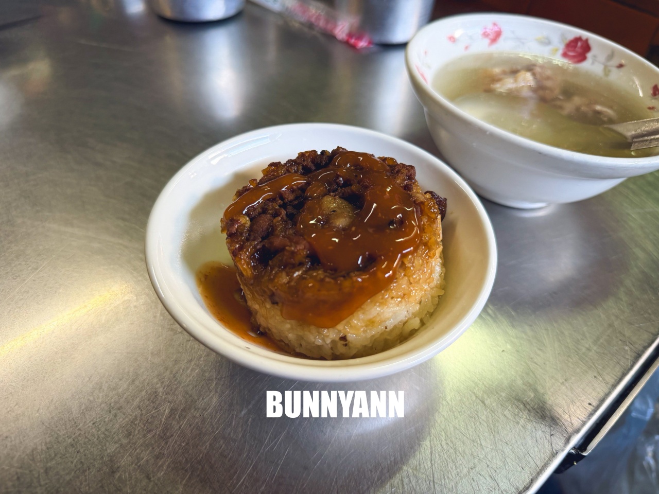 嘉義美食【袁家筒仔米糕排骨酥】東市場內必吃70年老店,現炸排骨酥湯CP值爆表! 嘉義美食【袁家筒仔米糕排骨酥】東市場內必吃70年老店,現炸排骨酥湯CP值爆表!