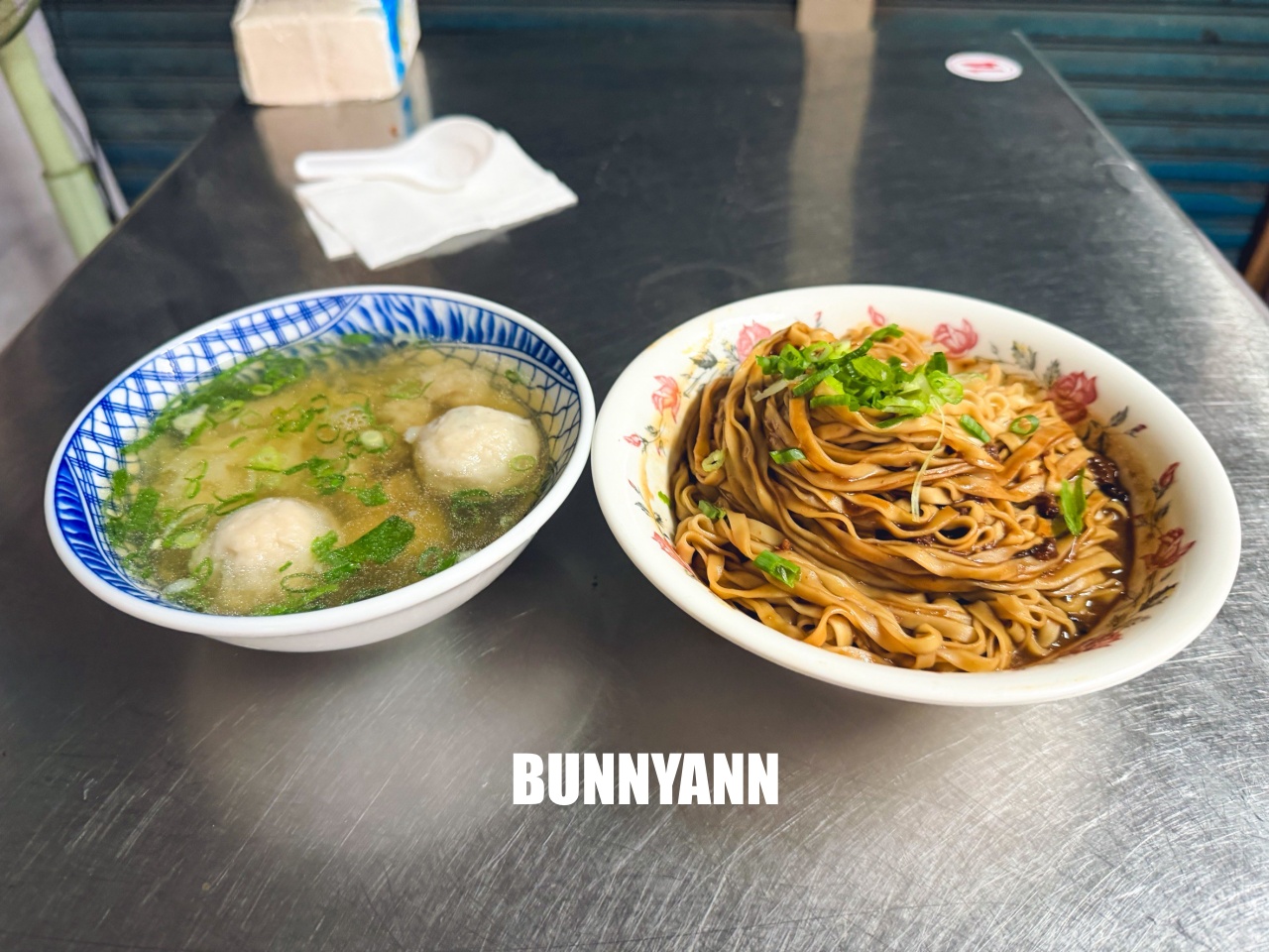 宜蘭美食農權路炸醬麵，在地人也排隊的雙醬麵，香濃又大碗只要40元CP值超高！