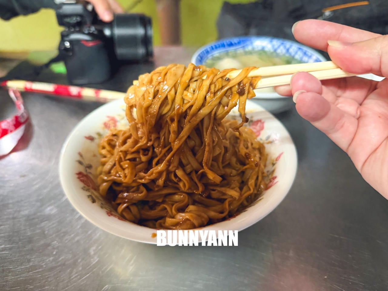 宜蘭美食農權路炸醬麵，在地人也排隊的雙醬麵，香濃又大碗只要40元CP值超高！