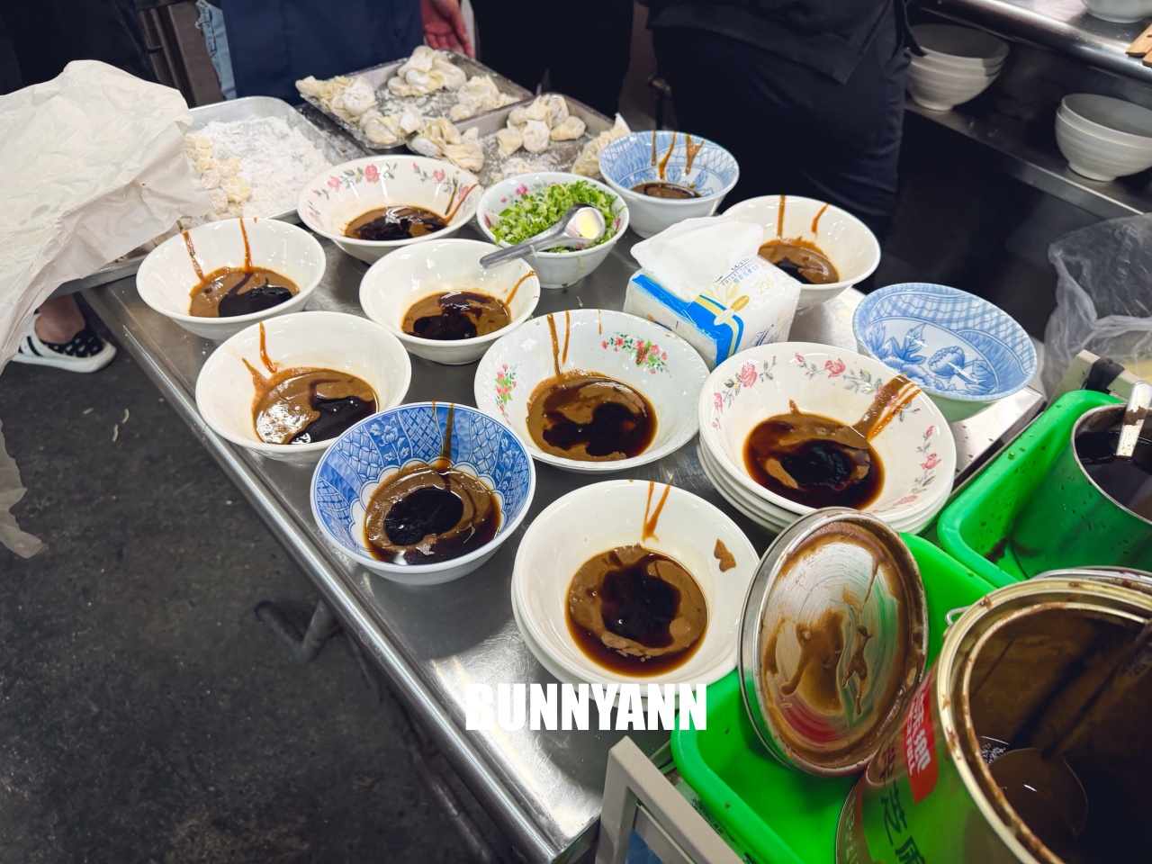 宜蘭美食農權路炸醬麵，在地人也排隊的雙醬麵，香濃又大碗只要40元CP值超高！