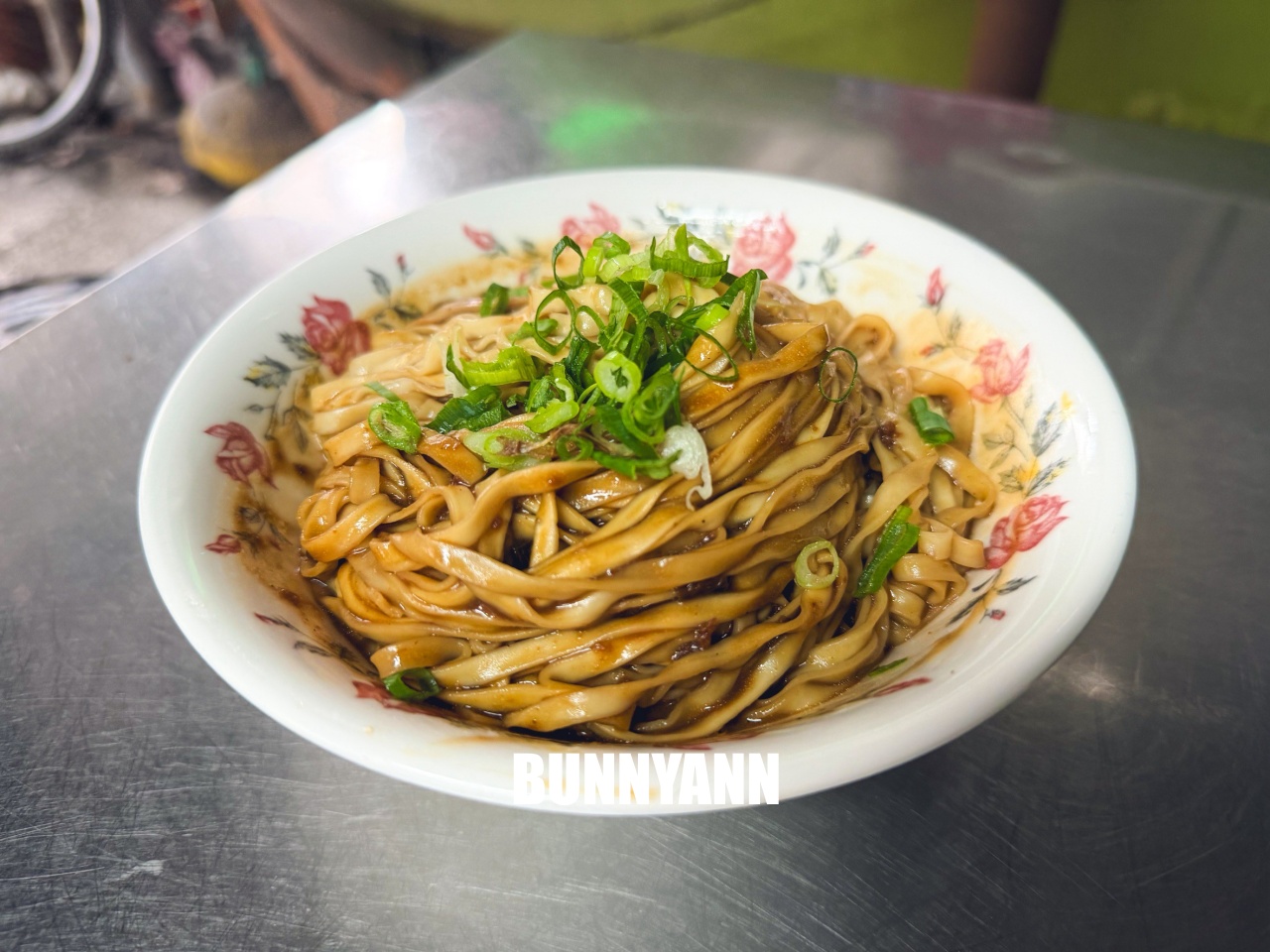 宜蘭美食農權路炸醬麵，在地人也排隊的雙醬麵，香濃又大碗只要40元CP值超高！