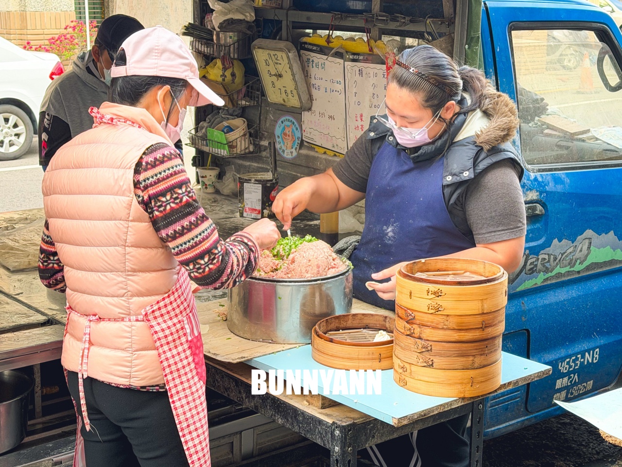 大甲美食推薦「阿嘉小籠包」現包現蒸，滿滿蔥肉內餡超多汁！
