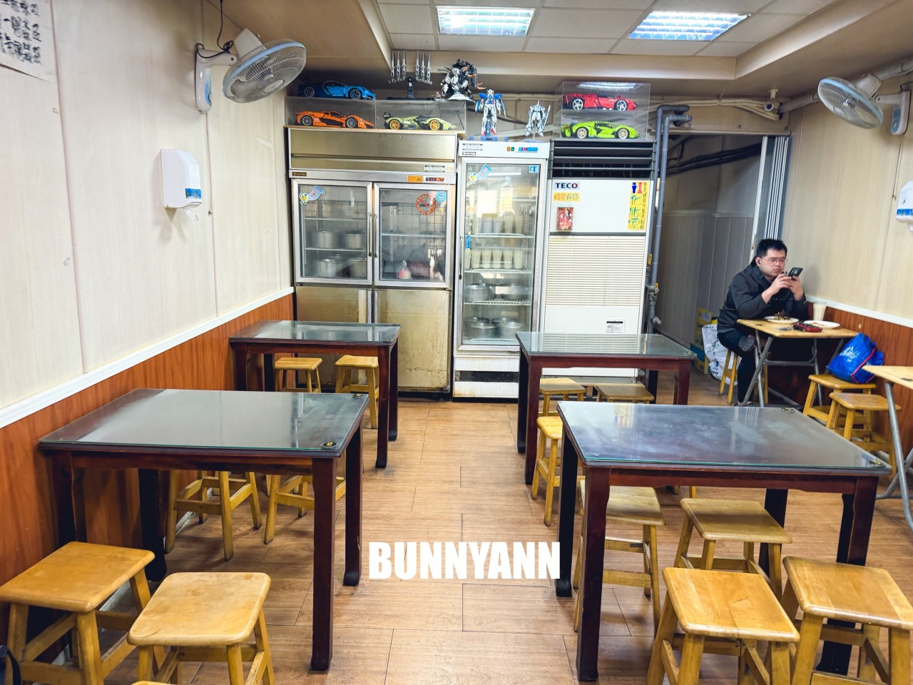 新竹阿婆早餐麵店，現桿雙黃油條蛋餅超巨大，川味抄手麵也是必點，CP值爆表！