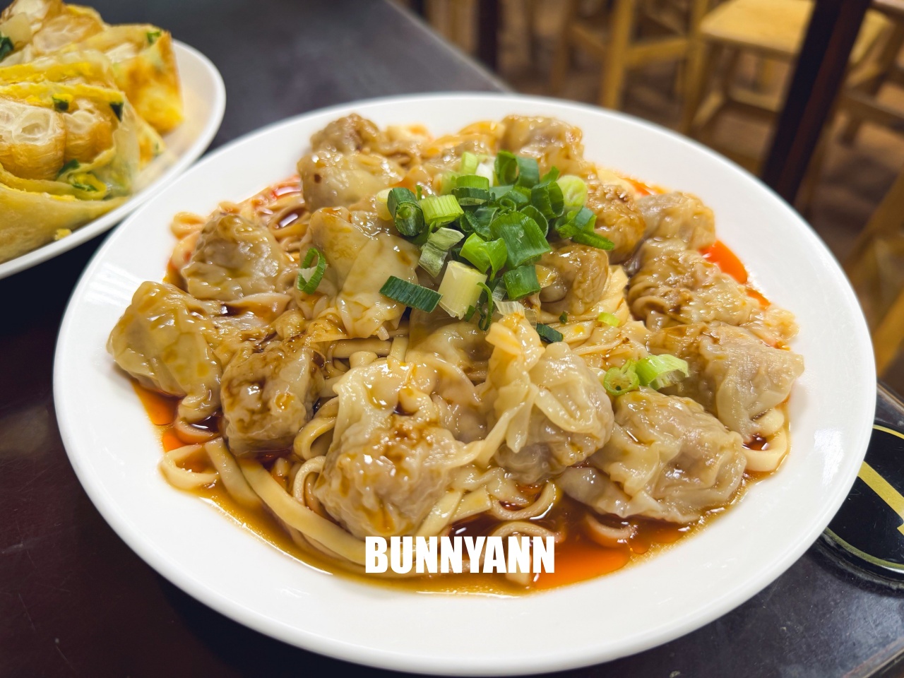 新竹阿婆早餐麵店，現桿雙黃油條蛋餅超巨大，川味抄手麵也是必點，CP值爆表！