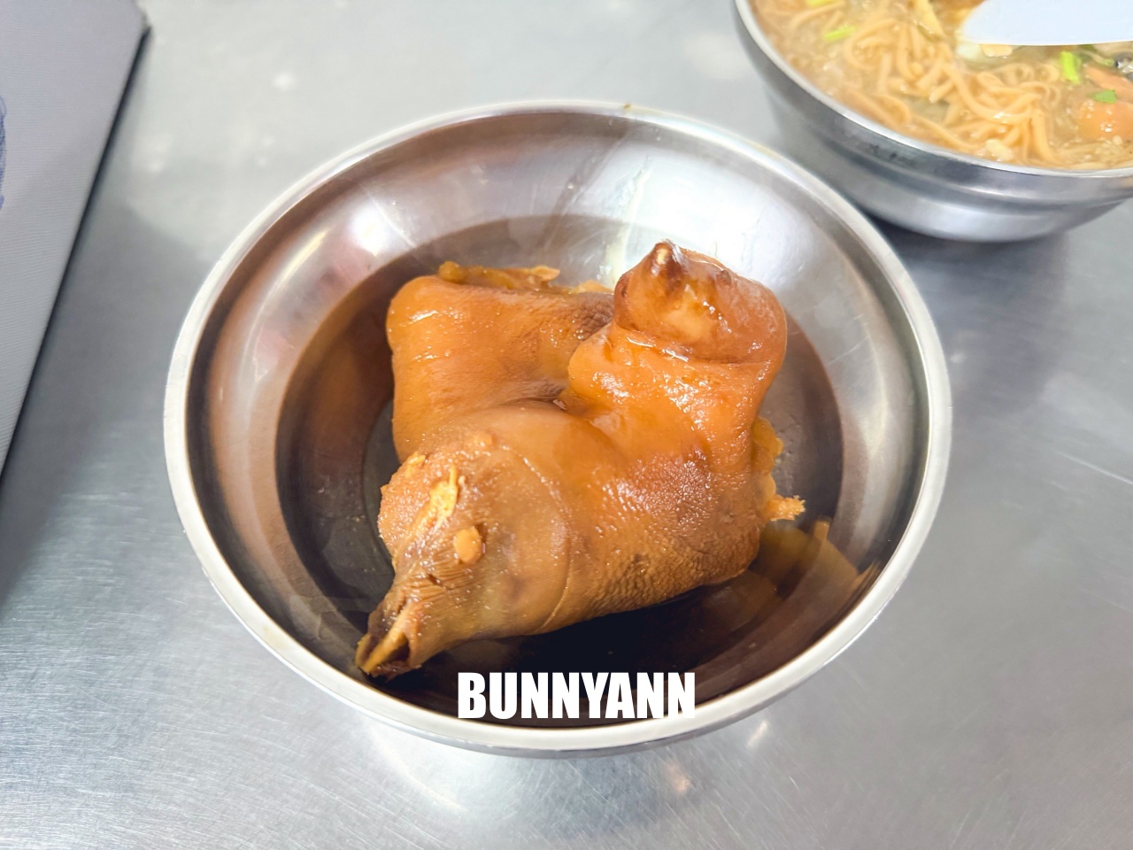 基隆美食「陳姐台灣食堂」！在地人私藏的平民銅板美味，超肥美大腸蚵仔麵線與滷豬腳必吃！