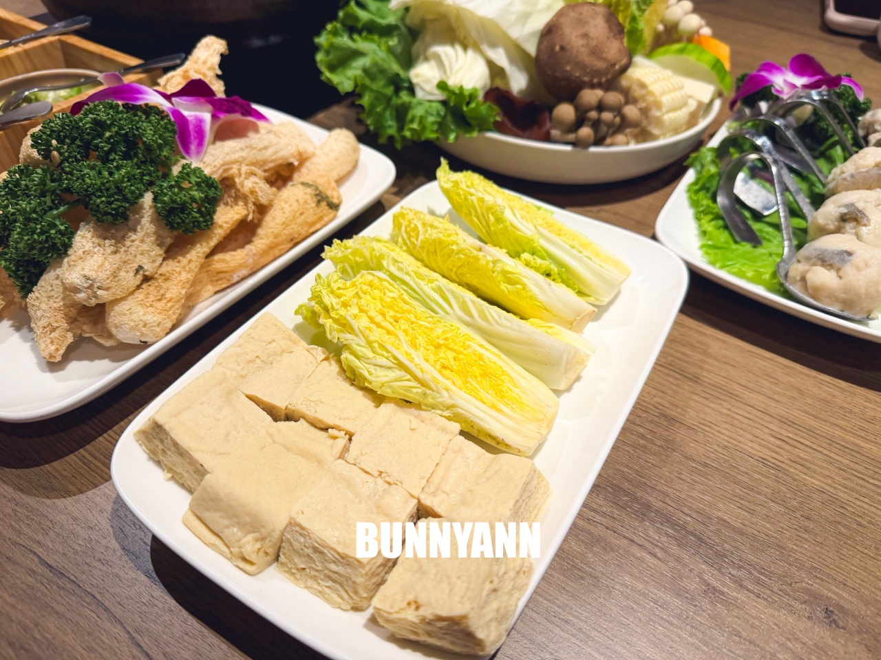 台北信義區美食「君曜雞湯」，被譽為雞湯界的LV！濃郁金黃湯頭超銷魂，包廂聚餐推薦